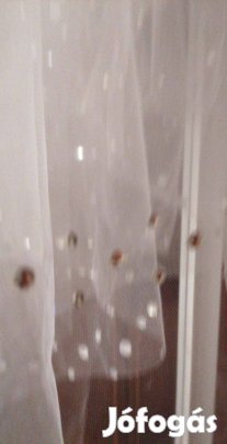 Menyasszonyi fátyol gyöngyökkel