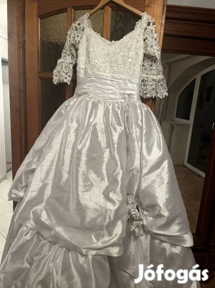 Menyasszonyi ruha
