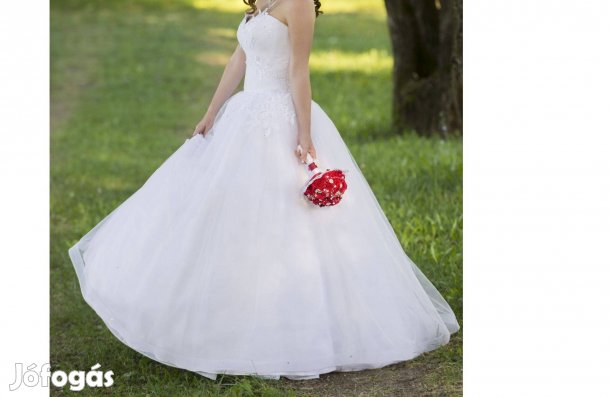 Menyasszonyi ruha Swarovski kövekkel