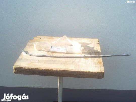 Mercedes 210 bal hátsó króm díszcsík