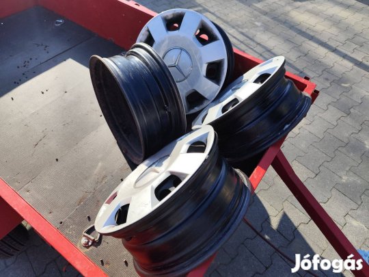 Mercedes B lemezfelnik dísztárcsákkal