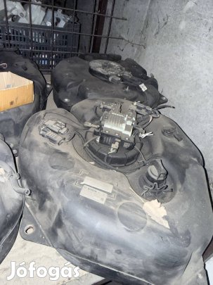 Mercedes Benz A2124704202 Adblue tartály