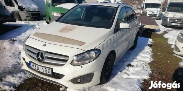 Mercedes-Benz B220 2.0i automata, 4matic motorhibásan