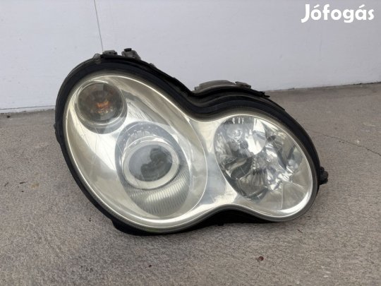 Mercedes-Benz C-osztály W203 jobb oldali xenon lámpa A2038203861