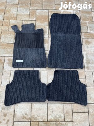 Mercedes Benz C osztály, W203 gyári szőnyeg szett