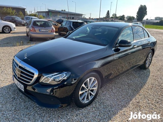 Mercedes-Benz E 200 4Matic 9G-Tronic 77000 KM.M...