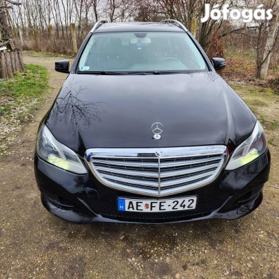 Mercedes-Benz E 220 Bluetec T Classic 9G-Tronic