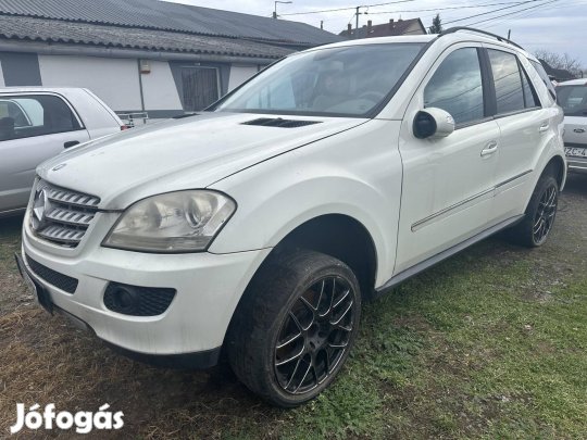 Mercedes-Benz ML 320 CDI (Automata) Papírok Nél...