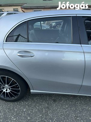 Mercedes Benz W177 A jobb hátsó ajtó