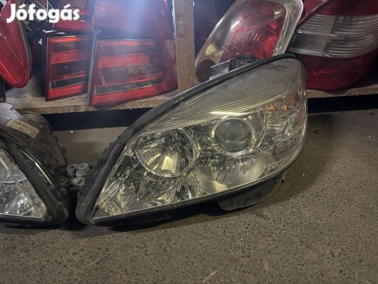 Mercedes Benz W204 C bal első fényszóró