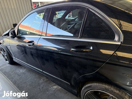 Mercedes Benz W204 C bal oldali ajtók 197 fekete szín