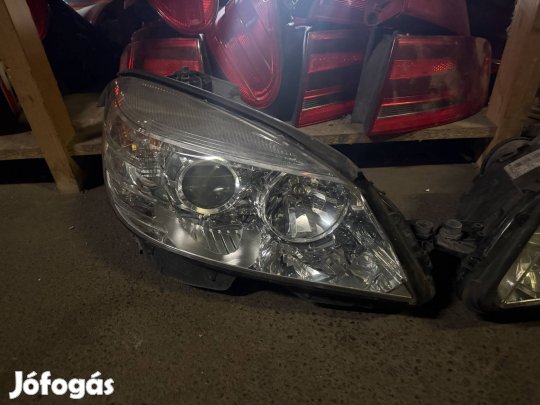 Mercedes Benz W204 C jobb első fényszóró