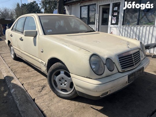 Mercedes-Benz W210 (1996) 2.2D 604912 Alkatrészek #M3808