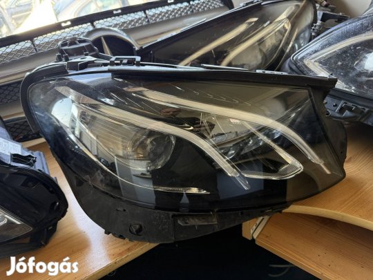 Mercedes Benz W213 E jobb első fényszóró