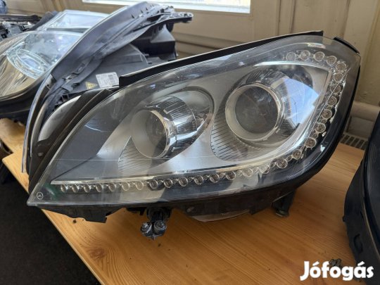 Mercedes Benz W218 CLS bal első fényszóró