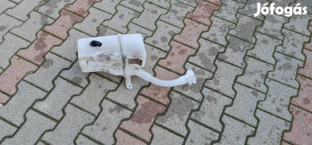 Mercedes CLA-osztály, Mercedes A-osztály ablakmosó folyadék tartály