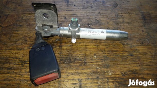 Mercedes C W203 Bal Hátsó Biztonsági Öv Csatlakozó