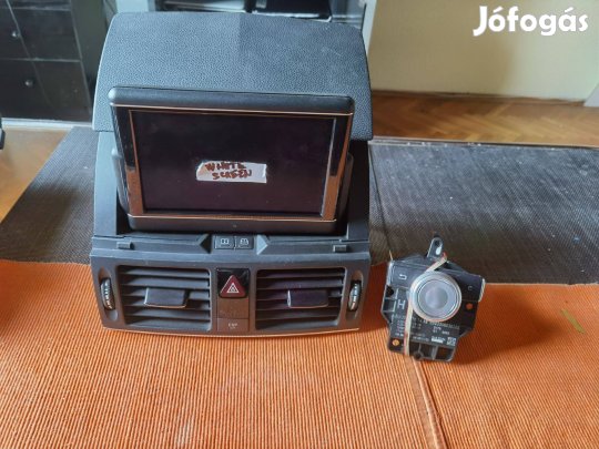 Mercedes C w204 Comand monitor-a kép fekete marad!Fejegység nélkül!