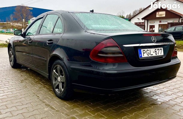 Mercedes E 211