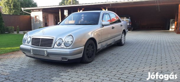 Mercedes E 290td minden alkatrésze eladó