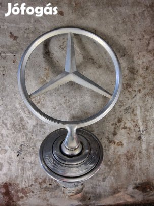 Mercedes E W210 Felirat / Embléma