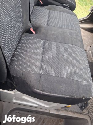 Mercedes Sprinter kettes utasülés alsó konzollal