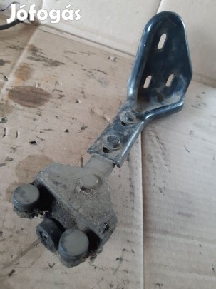 Mercedes Vito Jobb Tolóajtó Alsó Görgő