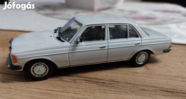 Mercedes W123 230E Minichamps 1:43