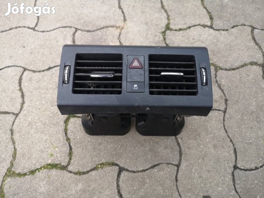 Mercedes W204 első légbeömlő elakadásjelzővel A2048304954 eladó