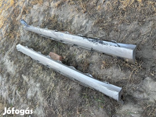 Mercedes W251 AMG sport küszöb spoiler pár sérült