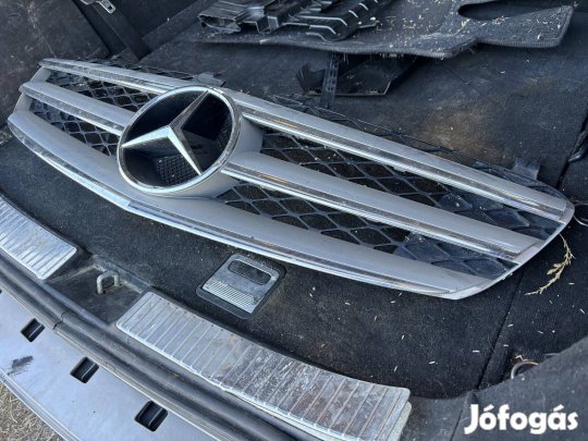 Mercedes W251 diszrács rács sérült