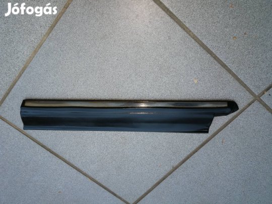 Mercedes W 123 Cupe hátsó sárvédő alsó díszléc 
