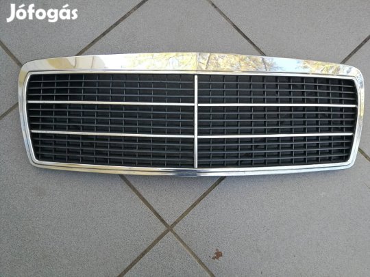 Mercedes W 210 gyári hűtőrács hibátlan állapotban 