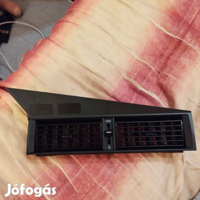 Mercedes -Benz középkonzol szellőzőrács