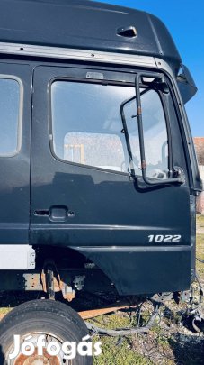 Mercedes atego hibátlan jobb oldali ajtó