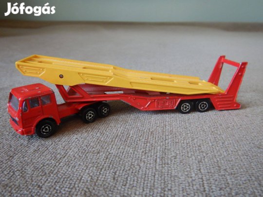 Mercedes autószállító kamion és vontatmány