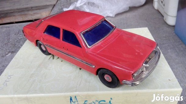Mercedes piros régi lemezjáték lendkerekes