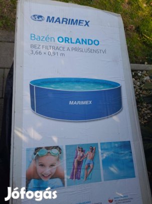 Merev falú üszómedence