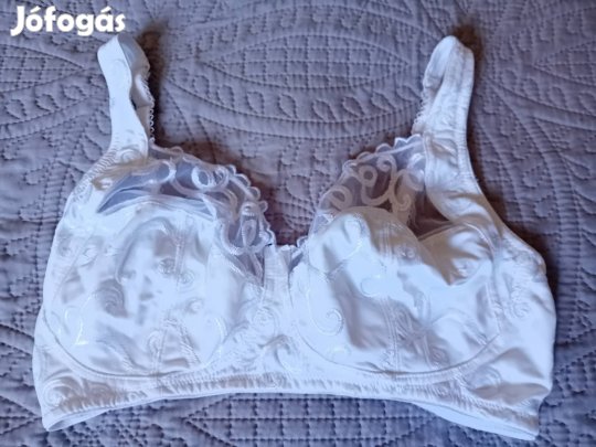 Merevítő nélküli, csipkés melltartó