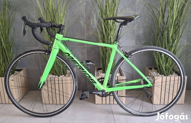 Merida Scultura 100 országúti kerékpár karbon villával