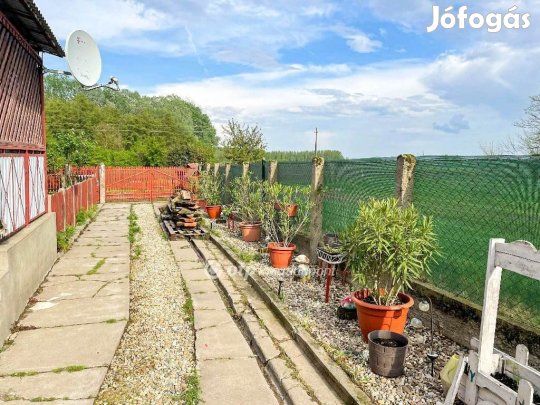 Mérki eladó 90 nm-es ház