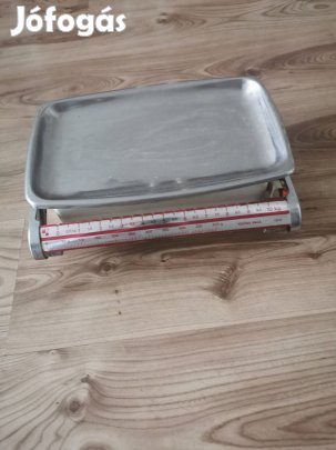Mérleg retro fehér és króm 