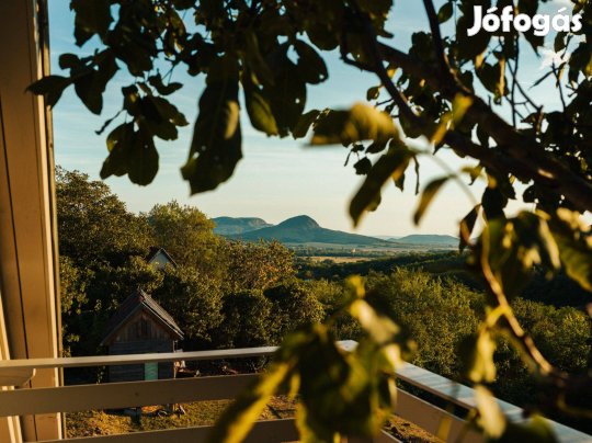 Meseház a Káli-medencében