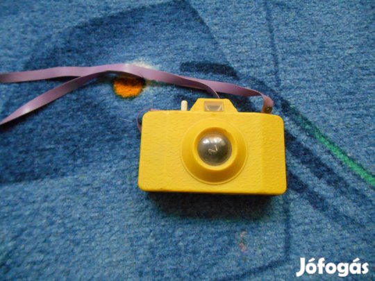 Mesenézegető retro fényképező