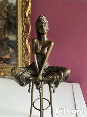 Meseszép bárhölgy bronz szobor 