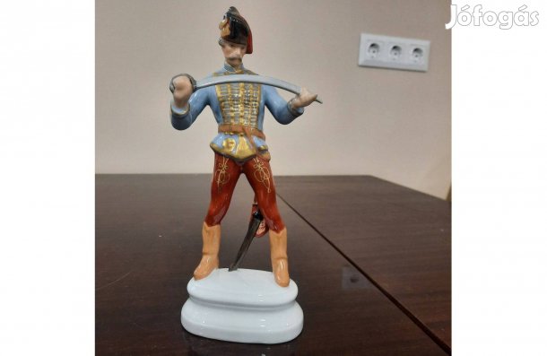 Mesterfestős Herendi Hadik huszár porcelán figura eladó!