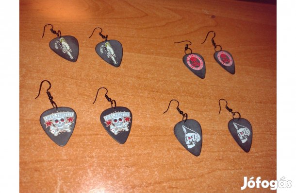 Metál, rocker pengető fülbevaló egyben 4 db