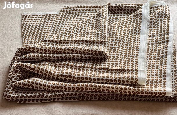 Méteráru, (vékony, gyűrtselyem) barna, krém pöttyös