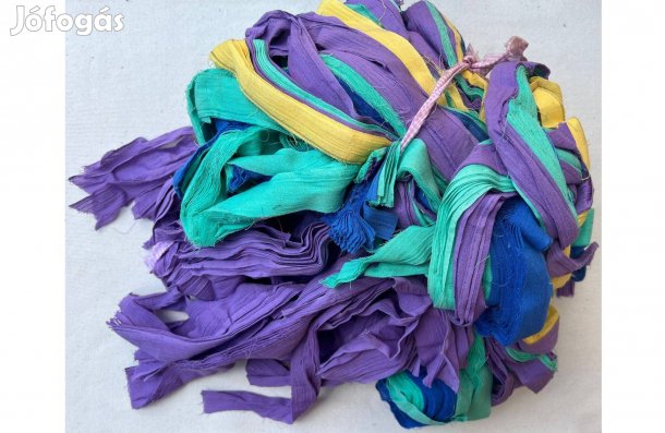 Méteráru, textil (géz csíkok) lila, színes