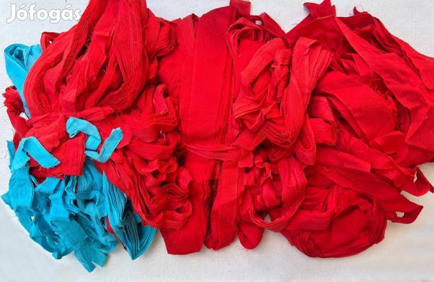 Méteráru, textil (géz csíkok) piros, színes csomag